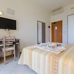 Gloria Hotel 2*