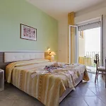 Gloria Hotel 2*