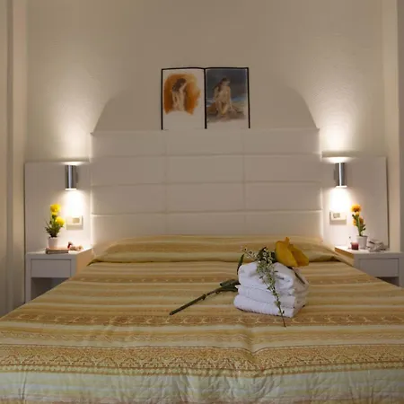 Gloria Hotel 2*