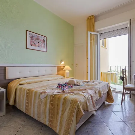 Gloria Hotel 2*