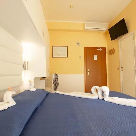 Gloria Hotel 2*